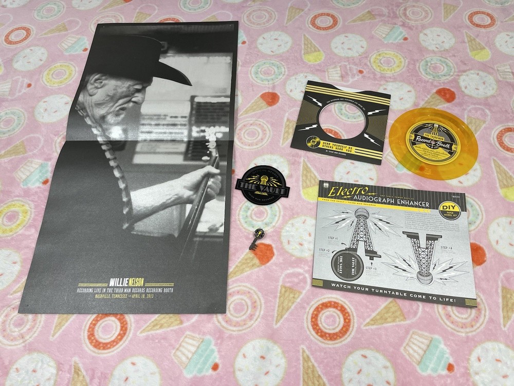 Third Man Records Vault #17 EXTRAS Willie Nelson & Friends Jack White 6″ 2013