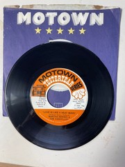 Martha Reeves & The Vandellas – Love Is Like A Heat Wave 45-Record Motown