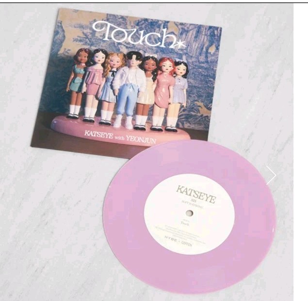 KATSEYE x Yeonjun Touch 7″ Pink Vinyl NEW Tomorrow X Together KPOP Rare 45 RPM