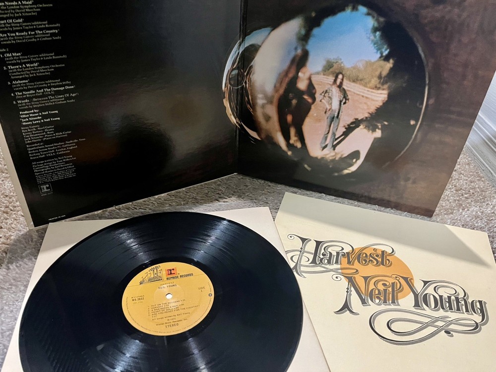 1972 Neil Young ~ Harvest LP # 2277 Mint Vinyl record MS 2032 Heart of Gold