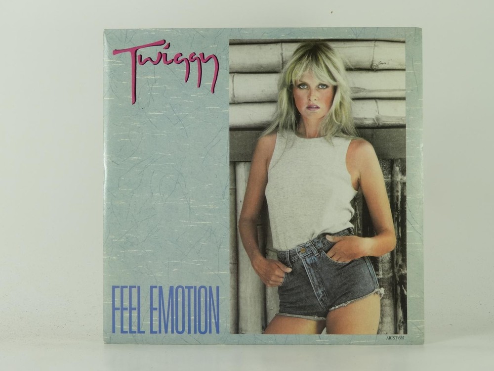 TWIGGY FEEL EMOTION (46) 2 Track 7″ Single including Picture Sleeve ARISTA RECOR