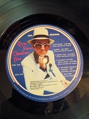 Elton John Greatest Hits Vinyl LP Record Album 1974 Color Inner Sleeve w/ Lyrics