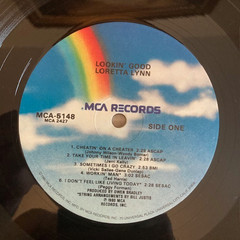 Loretta Lynn – Lookin‘ Good LP (1980) MCA – MCA-5148. VG++/VG+