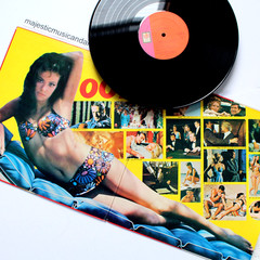 RARE BIKINI COVER ORIGINAL 1970 JAMES BOND THEMES VINYL LP CHEESECAKE