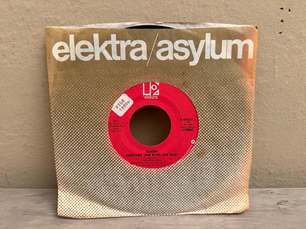 LISTEN 🎶 QUEEN ANOTHER ONE BITES THE DUST / DON’T TRY SUICIDE ELEKTRA 45′