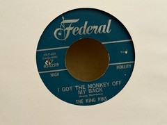 LISTEN🎶 THE KING PINS I GOT MONKEY OFF MY BACK /YOU’RE USING ME FEDERAL 45′