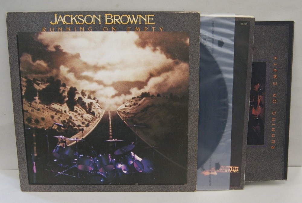 Jackson Browne „Running On Empty“ LP Asylum 6E-113 (w/booklet), VG+/VG+, R-0958