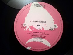 UK ENIGMA 12″ 45 RECORD/THE SMITHEREENS/ONLY A MEMORY/NR MINT/1988
