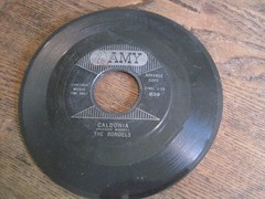 Instrumental Surf Tittyshaker 45RPM-RONDELS 110 Lbs Of Drums&CALDONIA-ADVANCEO