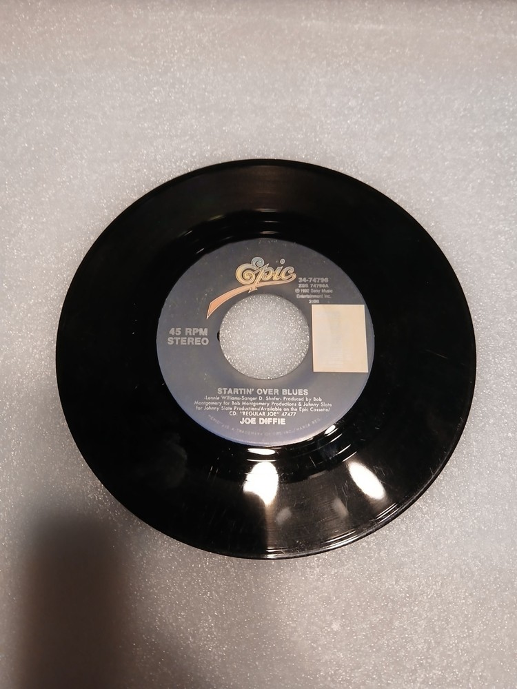 JOE DIFFIE STARTIN‘ OVER BLUES/JUST A REGULAR JOE 45RPM VINYL. B10