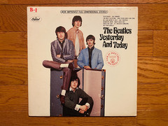 The Beatles – Yesterday and Today LP Capitol ST 2553 1976 Pressing Orange Label