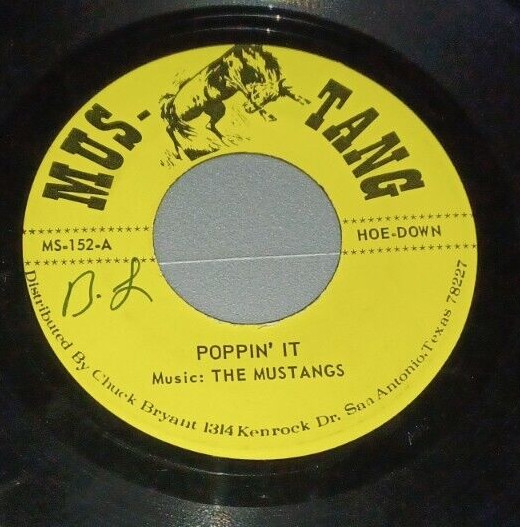 The Mustangs – Stringing Along / Poppin It : 1960s Vintage 45 Record