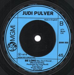 Judi Pulver Dancing On the Moon 7″ vinyl UK Mgm 1973 plastic label design