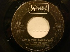 LOT OF 10 45 RPM ARTISTS OF THE 1960’S 4 Seasons, Americans, L. Gore, Hermits
