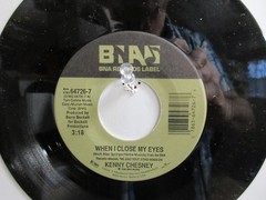 💥 ‚ KENNY CHESNEY ‚ HIT 45 + PICTURE [ WHEN I CLOSE MY EYES ] * 1996 ! 💥