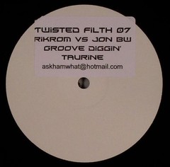 Rikrom vs. Jon BW – Groove Diggin‘ / Taurine (12″) (Very Good (VG)) – CC2