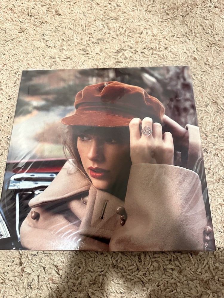 Taylor Swift Red (Taylor’s Version) 2021 12″ Black Vinyl LP 33 RPM Republic