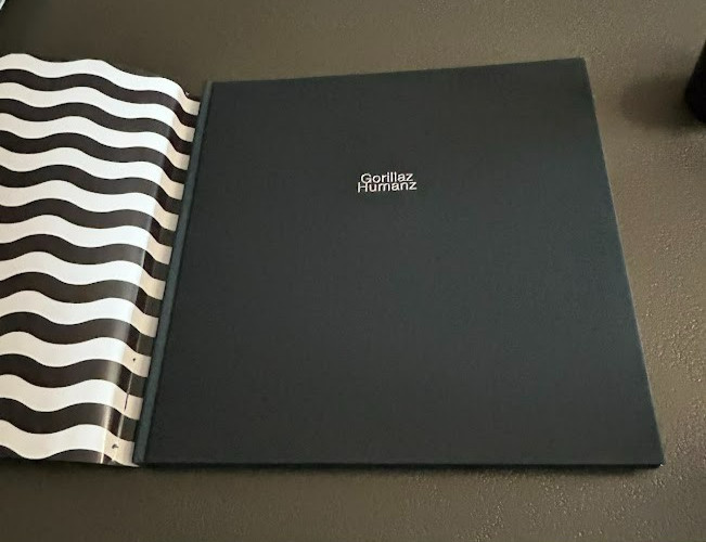 RARE GORILLAZ ART BOOK & VINYLS – HUMANZ DELUXE EDITION – HEWLETT / ALBARN