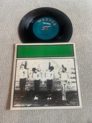 the Users ‎Kicks In Style/ Dead On Arrival UK 7″ Punk Warped Records WARP 1 KBD