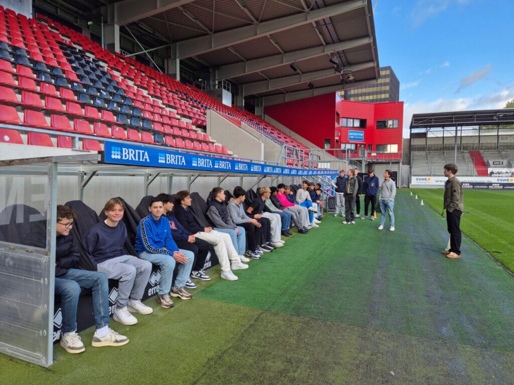 Fußball kann mehr: zu Gast beim SVWW – Originalfoto aus dem Schulbericht