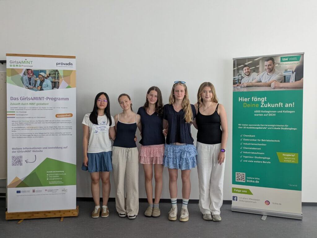 Teilnehmerinnen der Humboldt-Schule beim Programm Girls4MINT 2026