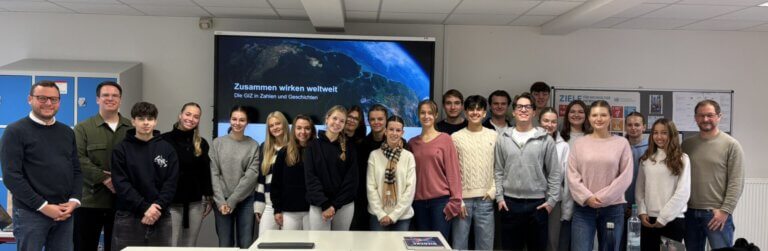 Begegnung der Geographie-Leistungskurse mit dem Gastreferenten der GIZ
