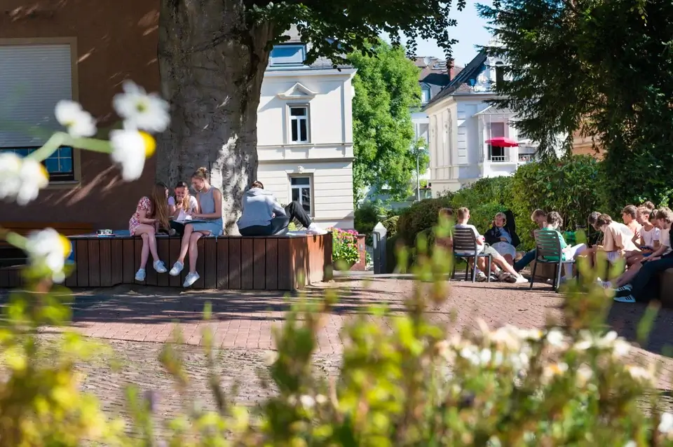 Blick auf den Schulhof der Humboldt-Schule