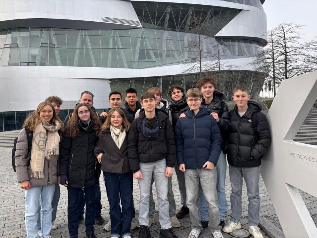 Stuttgart: Technik, Tradition und Teamgeist – Originalfoto aus dem Schulbericht